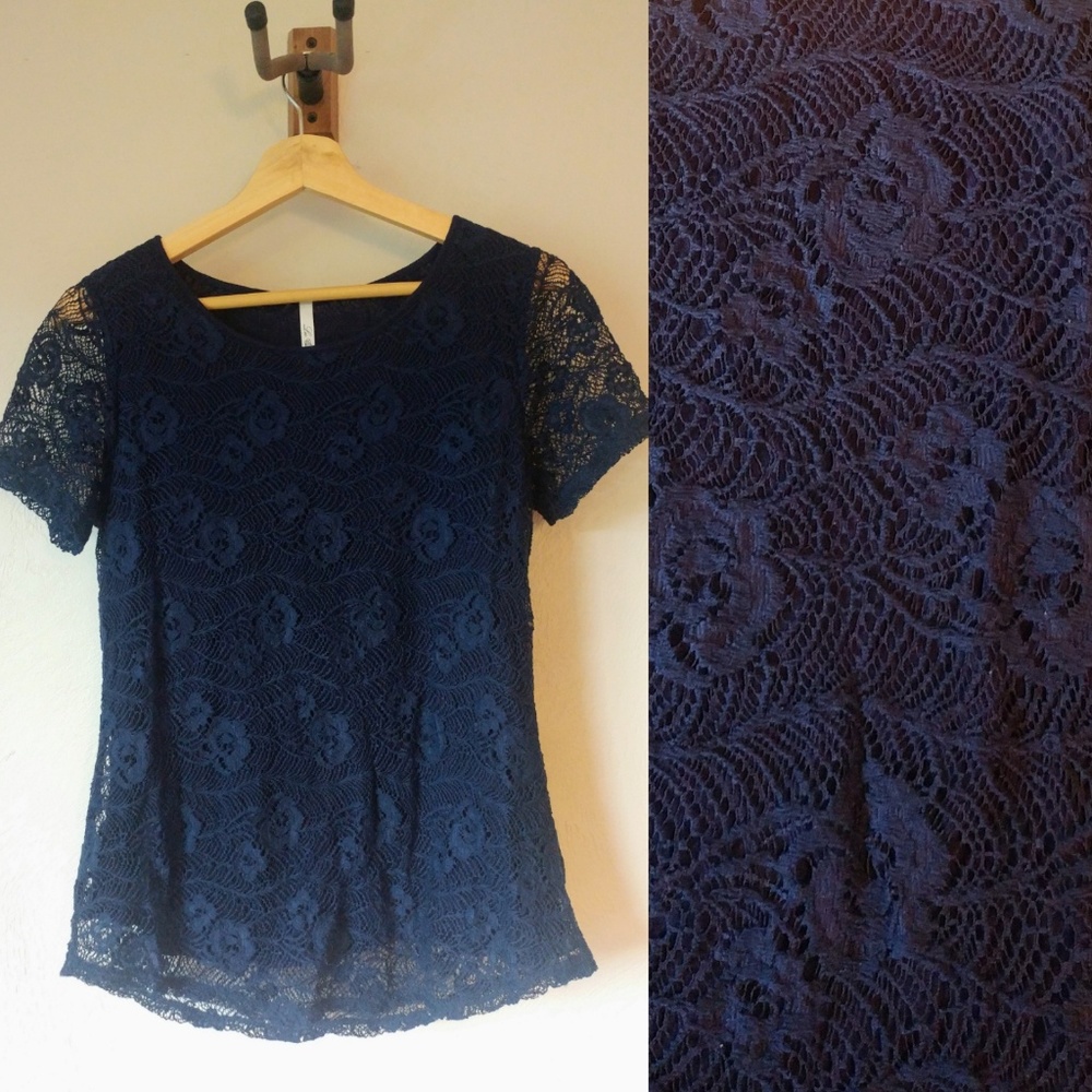 Leo & Nicole Navy Blue Lace Top in Excellent Shape